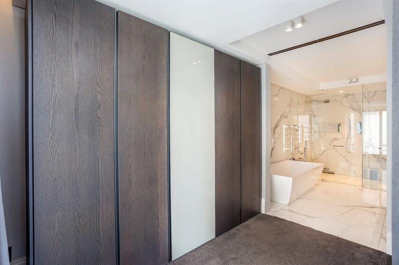 5 Bedroom Property for Sale in Bantry Bay Western Cape